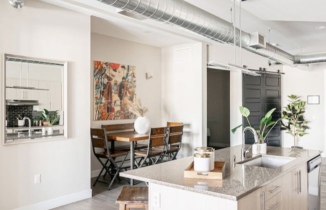 Bright & Breezy | RiNo Art Lofts - Foto 20