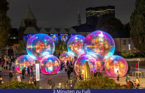 Modern, komplett saniert, in zentraler Citylage beim Kennedyplatz, voll ausgestatte Küche, offener Wohn- und Essbereich, helle Räume - Photo 44