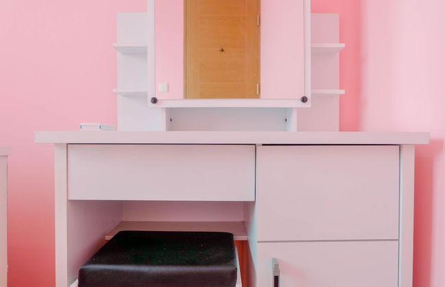 Homey and Stylist 1BR Gading Icon Apartment - Photo 6