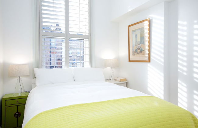 JOIVY English Retro 2BR Apt Near Battersea Park - Photo 2