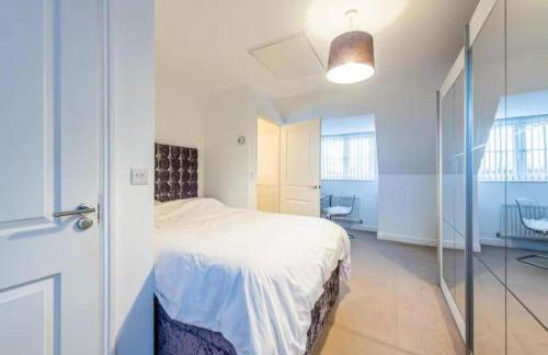 Family-Friendly 4-Bedroom House in Moston with Parking and Garden - Foto 22