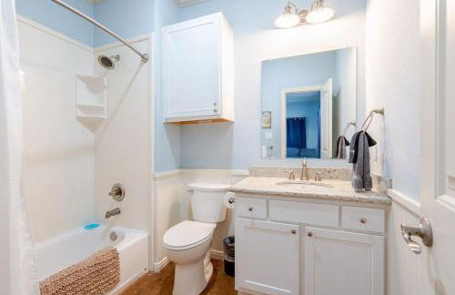 Central 2BR 2BA Easy Beach Access Sleeps 10 - Foto 40