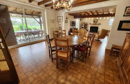 Spacious house with large garden in Valdivienne - Foto 2