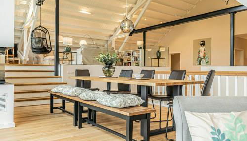 Traditional Architecture Meets Modern Design - Foto 5