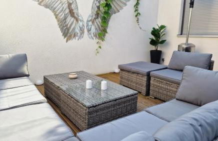 AUXBRG - 4 Zimmer, XL Wasserbett, 65 Zoll TV, XL Terrasse - Foto 8