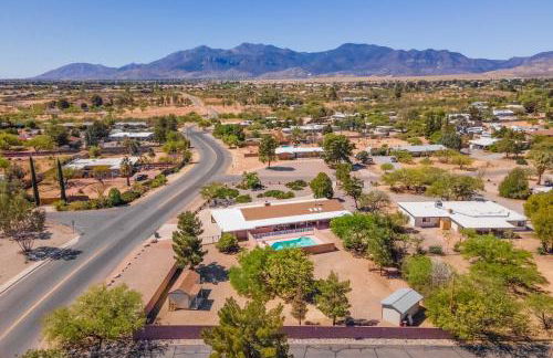 Luxe 4BR 2BTH l Pool & Grill l Central Location l Mountain View l Family Vacation l RV Site - Foto 2