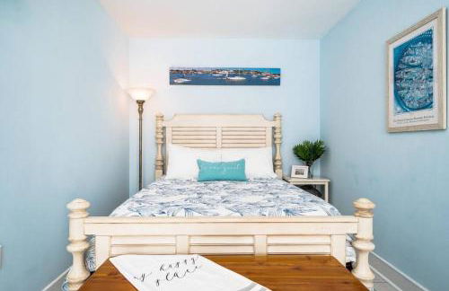 Why Knot Getaway...Rooftop with WaterView! Unit D - Foto 17