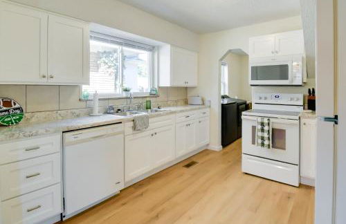 Walk to Ritter Park Renovated Home Near Marshall! - Foto 9