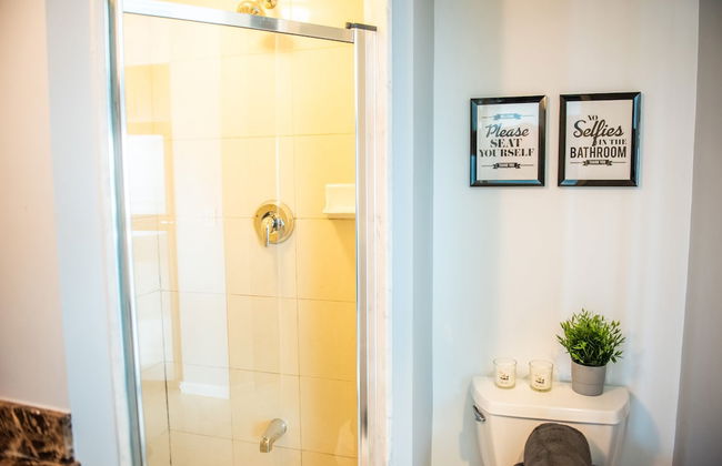 QuickStay CN Tower View Condo in Fort York - Foto 75