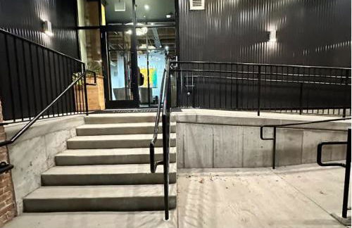 River North Private Balcony With In and Out Parking - Foto 48