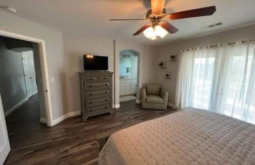 Cadbury 4BR Outdoor Kitchen Sleeps 8 Peaceful - Photo 11