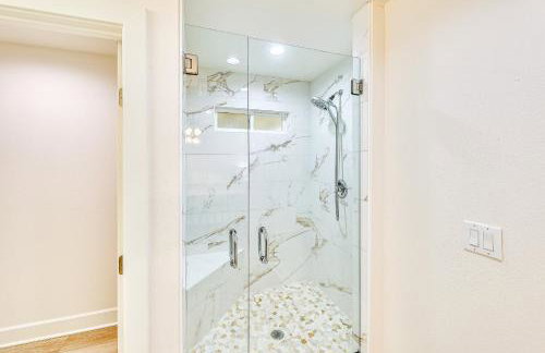 Patio and Workspace Peaceful Riverside Retreat! - Foto 16