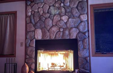 Spooner Shores - Wooded, Lakefront Retreat - Foto 5