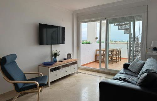 Casa Feliz - Stunning 2 bed Penthouse in Manilva with pool, sea and mountain views, close to the beach and facilities - Photo 19