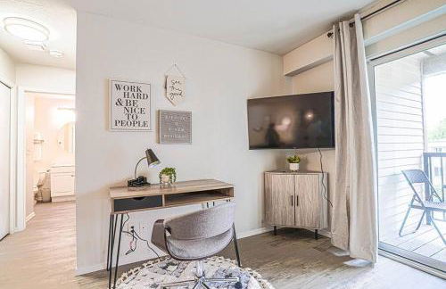 Modern Microsoft Redmond Campus Condo with Balcony - Foto 9