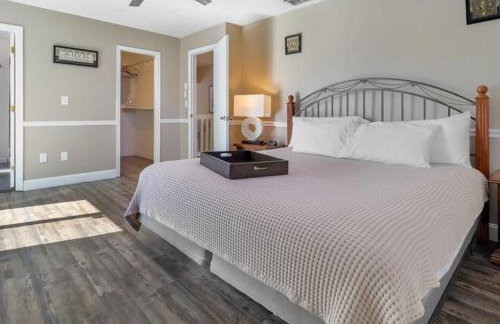 Palm Harbor Waterfront with pool & Game room - Foto 36