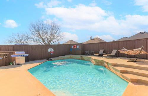 Deluxe Poolside Home, Modern 5BR with Gaming Room - Foto 37