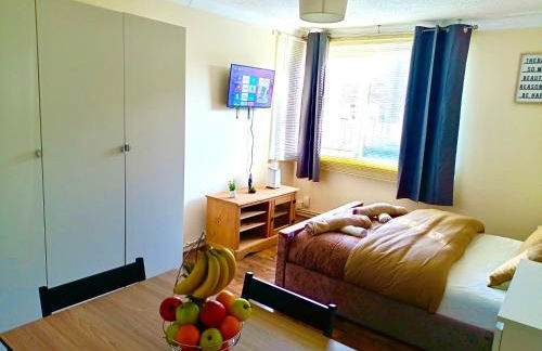 Heart of Telford Stylish 2-Bedroom - Photo 3