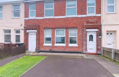 Stylish 4BR Home - Free WiFi -Ideal for Contractors - Foto 22