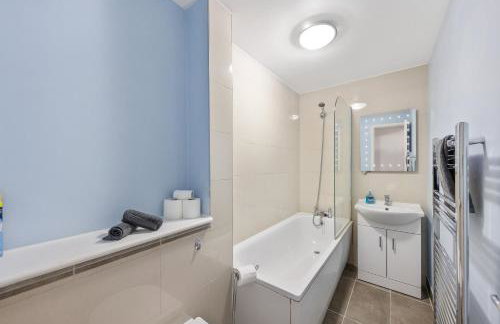 The Belvedere Stay - Free Parking, Spacious Garden, Super King Bed - Foto 34