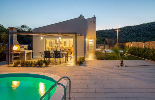 Villa Loni Trogir Marina with great pool and jacuzzi - 3 e-bike free - Foto 3