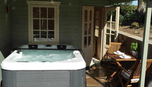 Ashford house 'The Snug' private hot tub - Foto 1, Garden, Garden view