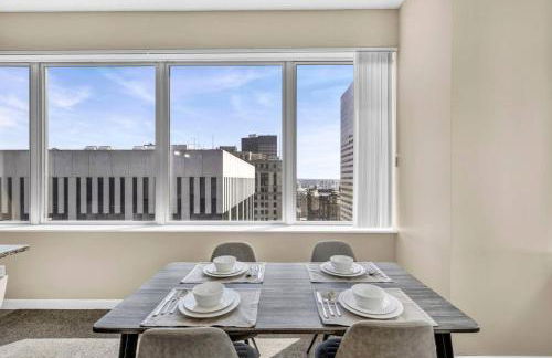 21st Floor Penthouse | Amazing Views of Downtown! - Photo 5