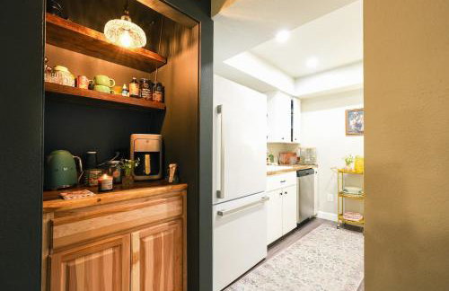 Cozy 2BR Condo Walk to Lake, Saltwater Pool and Golf - Foto 11