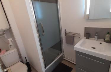 Appart cosy 2 pers parking privé WiFi ascenseur - Foto 8