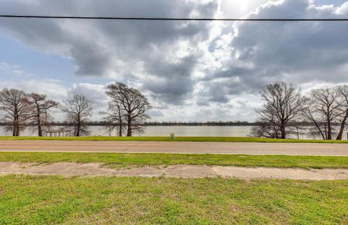 Walk to Lake Chicot Cottage with Yard and Views! - Foto 31