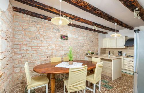 Lovely House Kristina with a pool - Photo 41