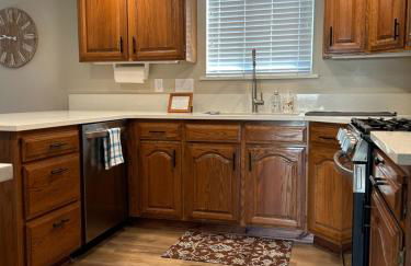 Betty's Place II - Photo 2