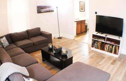 2 BR - Off Street Parking - Amazing View Nearby - Foto 2