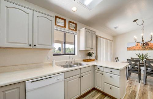 3 Mi to Old Town Cottonwood Sunny Home with BBQ - Foto 10