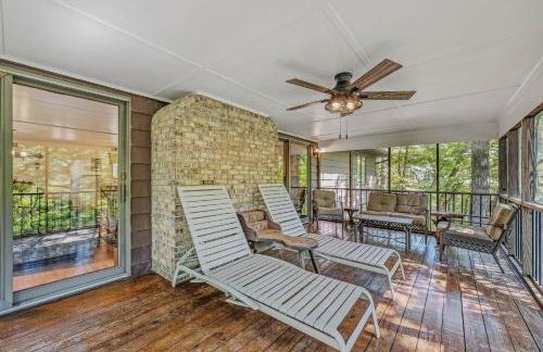 Chesnutt Cabin - Riverfront, Fire Pit, Game Room, Wifi, Screen Porch, View, King Bed - Foto 15