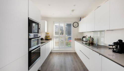 Stylish 3-bed Townhouse With 3 Baths in Southgate - Foto 5