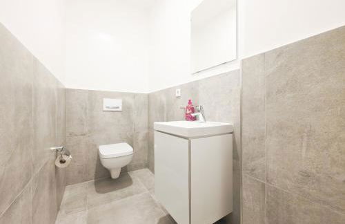 Tolstov Apartments - 5 Room Apartment - Balcony - Kitchen - Washing machine - next to Cologne - Foto 11