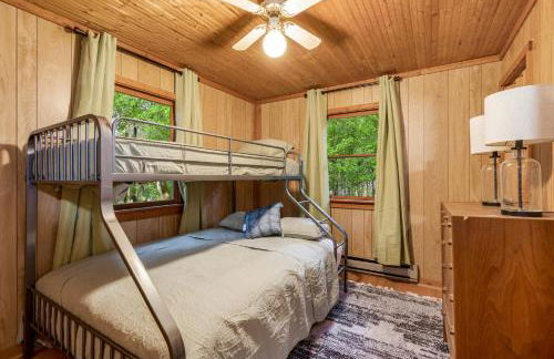 River Cabin w Hot Tub, Screened Porch & Fire Pit - Photo 22