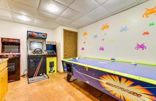 Secluded Family Cabin with Fire Pit in Lake Ariel! - Foto 27