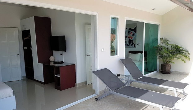Beachside 3-bedroom Townhouse w Private Pool at 70 Meters From Beach - Photo 2, Chambre