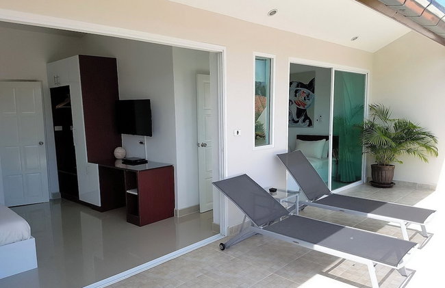 Beachside 3-bedroom Townhouse w Private Pool at 70 Meters From Beach - Photo 2