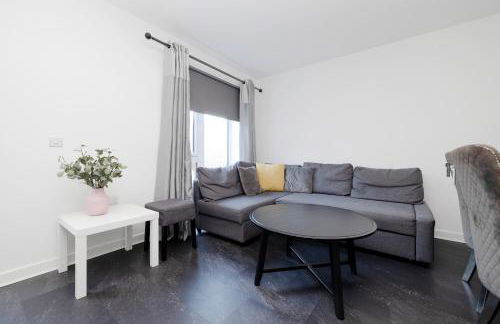 Stylish 3BR Home with Garden & Free Parking - Near O2 Academy & City Centre - Foto 6