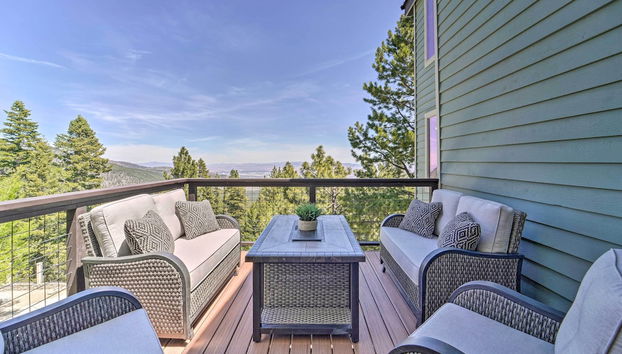 Hot Tub, Pool Table Luxe Reno Chalet with Mtn View! - Foto 5, Innenbereich