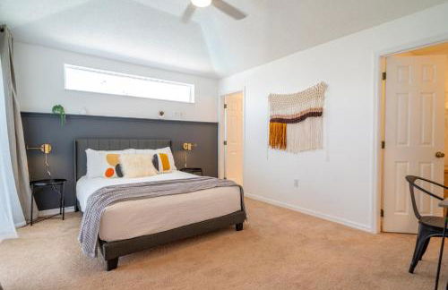 Stylish Villa Retreat with Pool - Photo 22