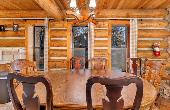 The Log Home Quintessential Log Cabin in Ynp! - Foto 16