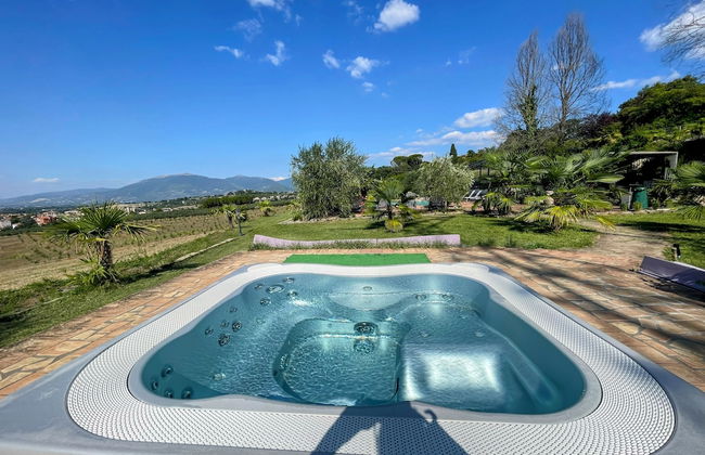 Spoleto Poolside - apt Sleeps 4 on Beautiful Campus - 1 km max Spoleto Central - Photo 8