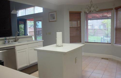 Amazing 4 Bedroom House with nice Backyard - Foto 4