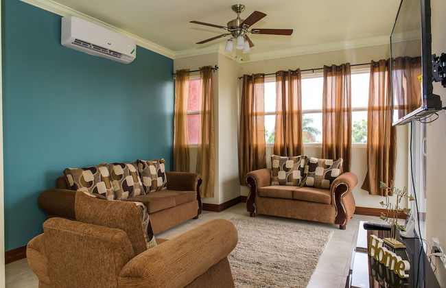 Kinsgton Modern Duplex Apartment with Pool - Foto 20