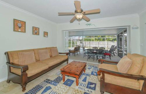 Heated Pool Home - Perfect Location - Walk to Beach, Restaurants and More! - Foto 11