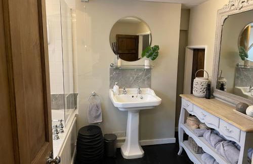 Entire Georgian luxury house - 3 Storey- High St Henley-in-Arden -Two bedrooms-Sleeps 4 people Close to Stratford upon Avon - Warwick - Solihull - NEC - Foto 29